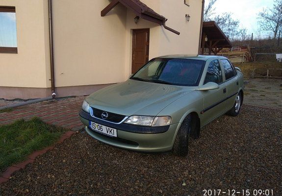 Second-hand Opel Vectra 100 CP (73 kW) 1997 Verde Berlinǎ