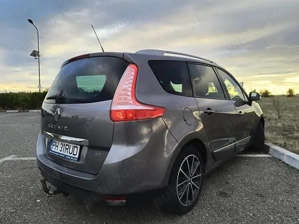 Utilizat 2013 Renault Grand Scénic III Bose Edition Monovolum | 5.700 EUR (Preț OK) - Imagine 1/4