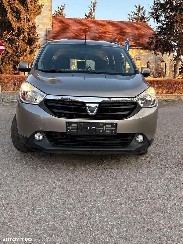Second-hand Dacia Lodgy Lauréate 110 CP (80 kW) 2015 Culoarebej Monovolum