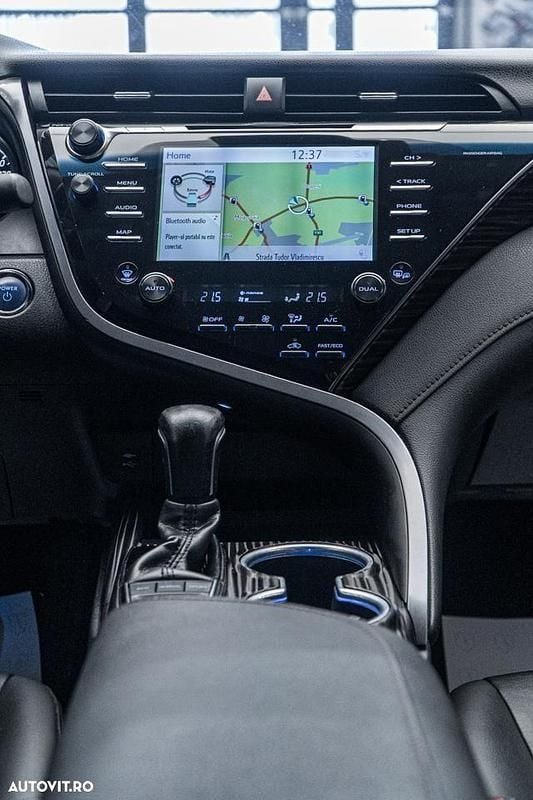 Second-hand Toyota Camry 218 CP (160 kW) 2019 Culoarerosu Berlinǎ