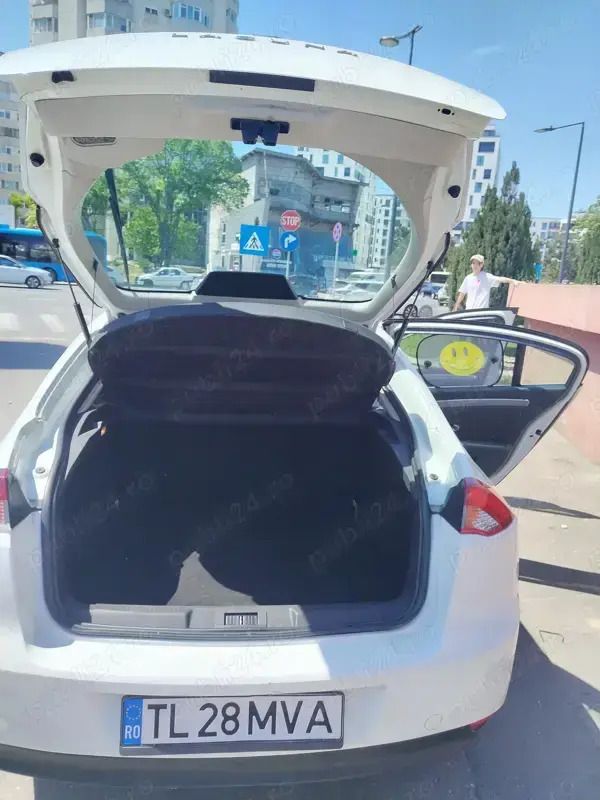 Utilizat 2014 Renault Laguna III Berlinǎ | 3.000 EUR (Super Preț) - Imagine 1/4