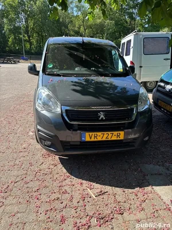 Utilizat 2015 Peugeot Partner Monovolum | 3.990 EUR - Imagine 1/4