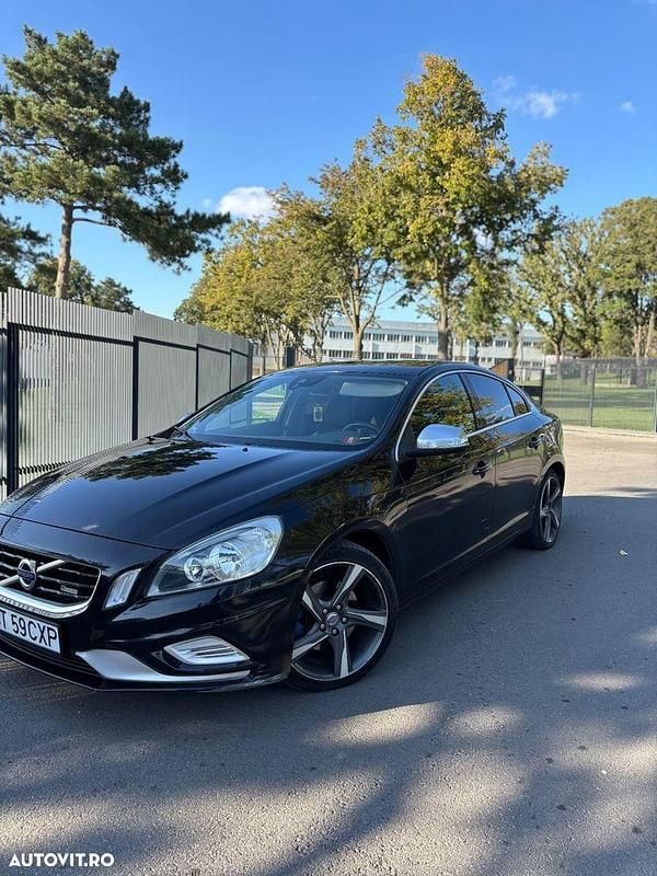 Culoarenegru Utilizat 2011 Volvo S60 R-Design Berlinǎ | 7.999 EUR (Scump) - Imagine 1/4