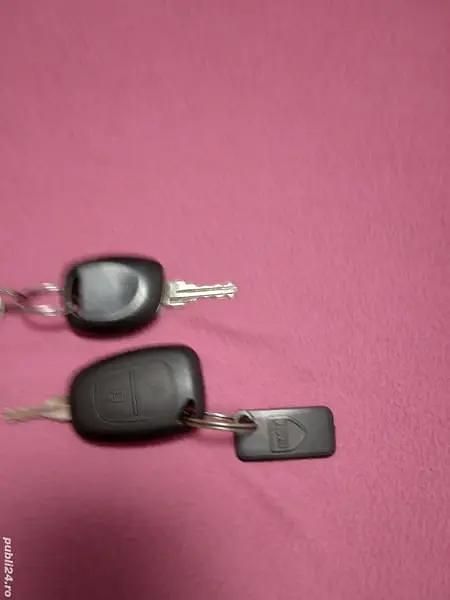 Utilizat 2005 Dacia Solenza Comfort Hatchback | 600 EUR (Super Preț) - Imagine 1/4