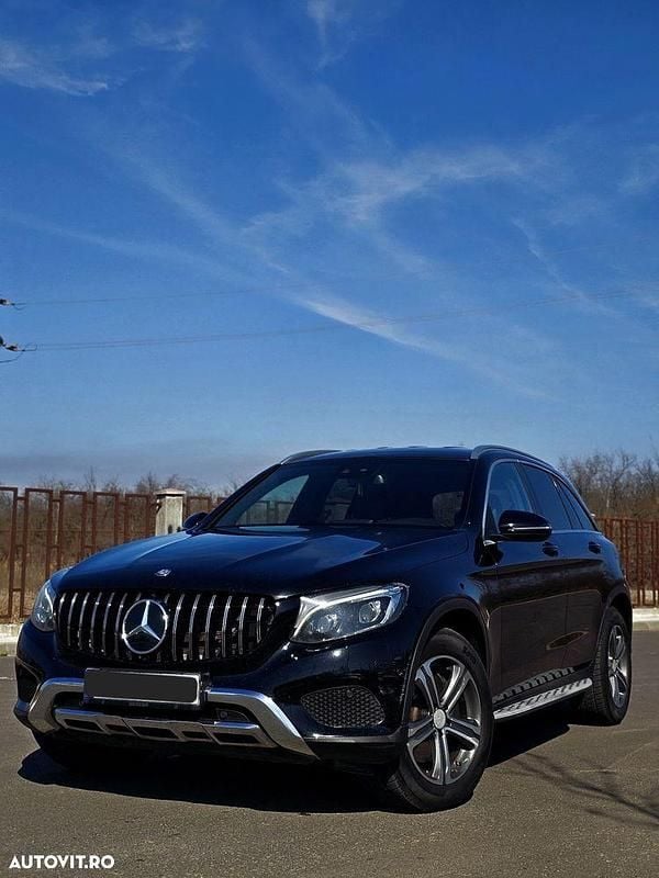 Culoarenegru Utilizat 2016 Mercedes GLC250 Exclusive SUV | 19.300 EUR (Preț OK) - Imagine 1/4
