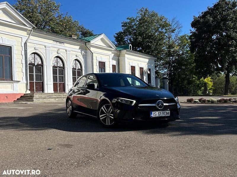Culoarenegru Utilizat 2019 Mercedes A220 Hatchback | 22.500 EUR (Preț OK) - Imagine 1/4