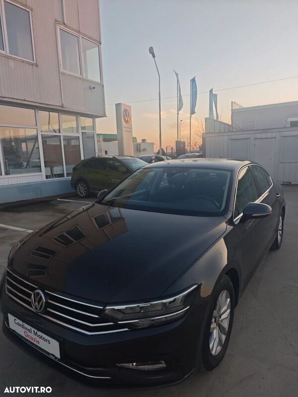Gri Utilizat 2020 VW Passat Comfortline Berlinǎ | 17.999 EUR (Preț OK) - Imagine 1/4