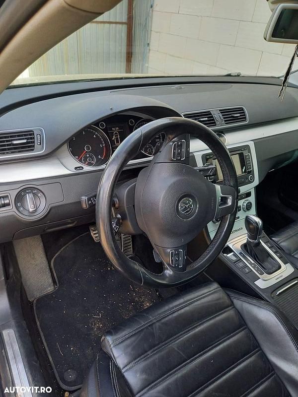 Culoarenegru Utilizat 2013 VW Passat Break | 7.999 EUR (Preț OK) - Imagine 1/4
