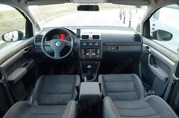 Second-hand VW Touran Highline 140 CP (102 kW) 2010 Monovolum