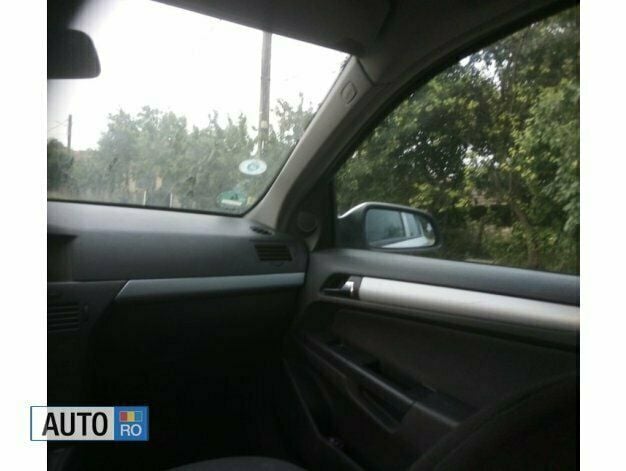 Alb Utilizat 2005 Opel Astra Berlinǎ | 2.699 EUR (Preț OK) - Imagine 1/2