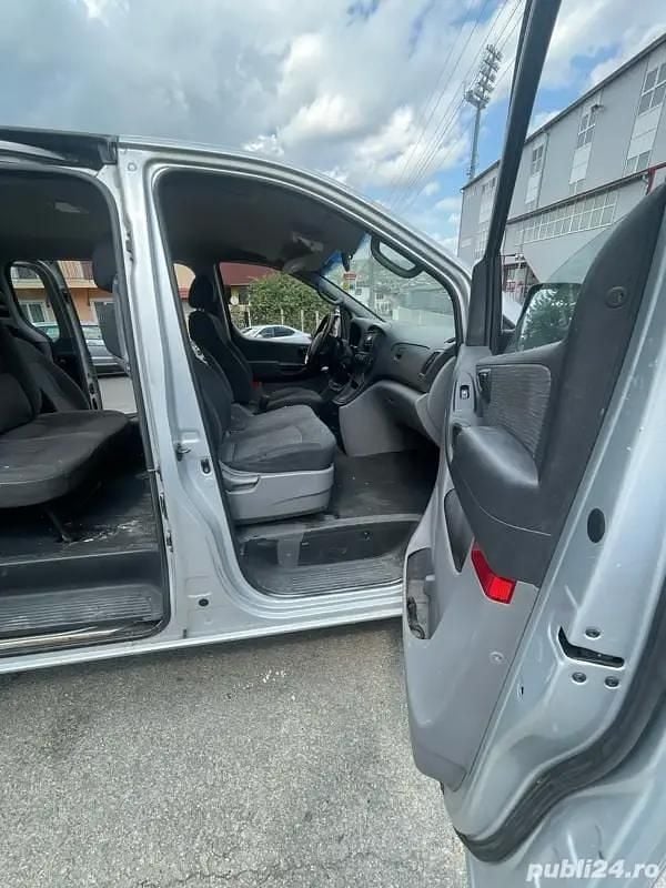 Utilizat 2009 Hyundai H-1 Monovolum | 5.300 EUR - Imagine 1/4