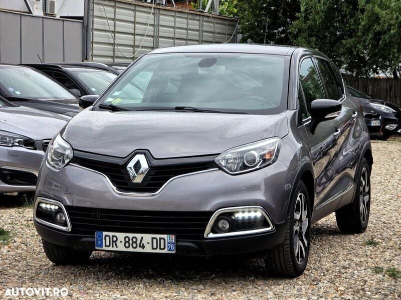 Gri Utilizat 2015 Renault Captur Intens SUV | 8.399 EUR (Preț OK) - Imagine 1/4