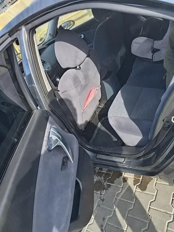 Utilizat 2006 Nissan Primera Hatchback | 2.500 EUR - Imagine 1/4