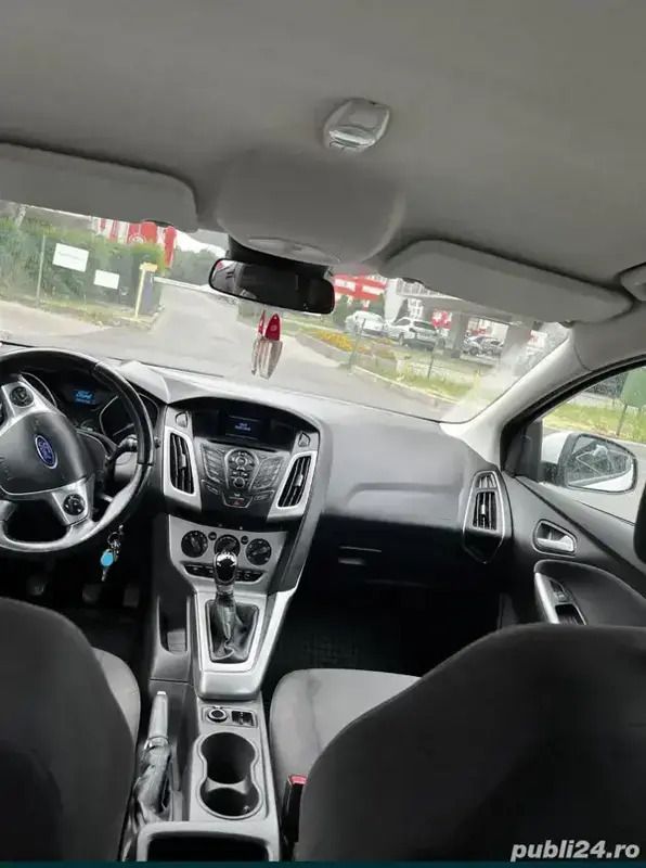 Alb Utilizat 2013 Ford Focus Hatchback | 3.850 EUR (Preț bun) - Imagine 1/4