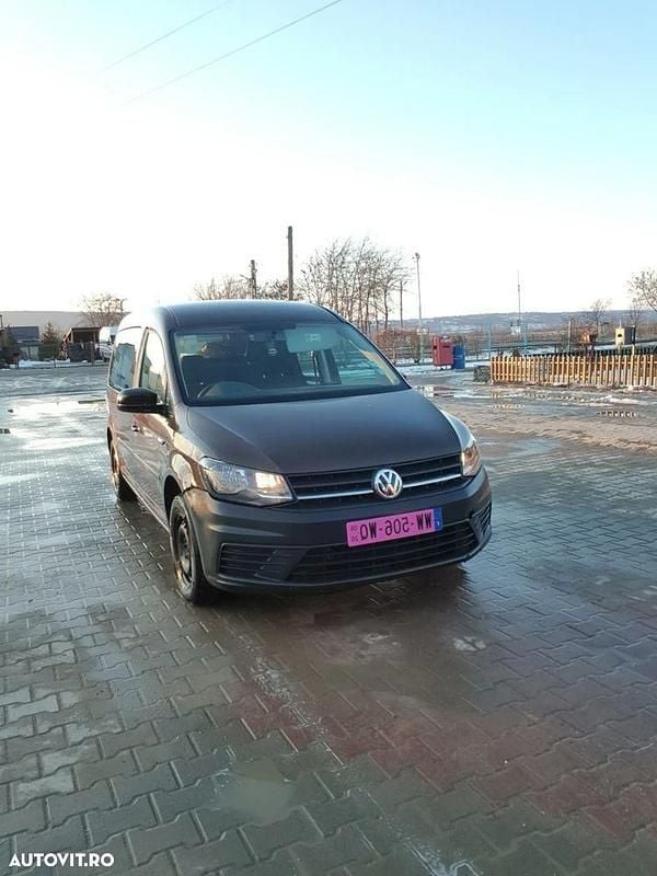 Second-hand VW Caddy Maxi Conceptline 102 CP (75 kW) 2018 Culoarebej Monovolum