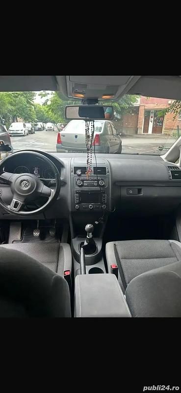 Utilizat 2011 VW Touran Cross Monovolum | 5.999 EUR - Imagine 1/4