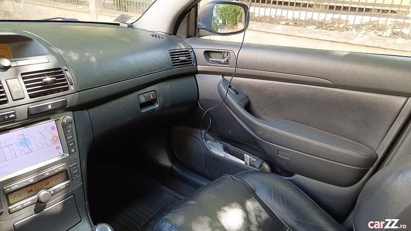 Second-hand Toyota Avensis 2005 Berlinǎ