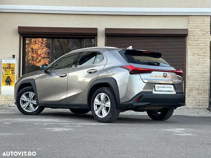 Second-hand Lexus UX 250h Business Edition 184 CP (135 kW) 2021 Culoaregri SUV