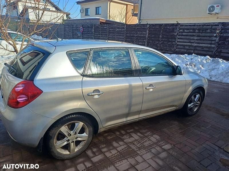 Second-hand Kia Ceed Best 90 CP (66 kW) 2008 Culoaregri Hatchback
