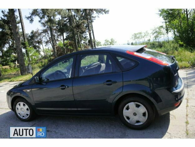 Verde Utilizat 2007 Ford Focus Hatchback | 3.200 EUR (Puțin scump) - Imagine 1/4