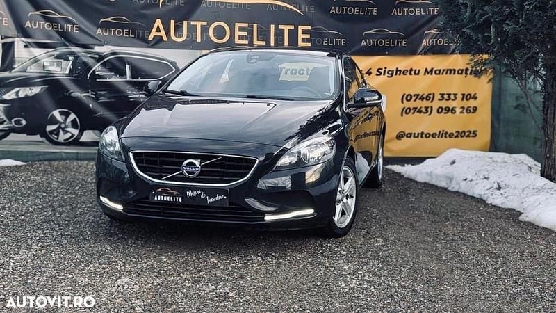 Second-hand Volvo V40 Momentum 120 CP (88 kW) 2015 Culoarealbastru Hatchback