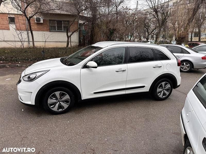 Second-hand Kia Niro 141 CP (103 kW) 2018 Culoarealb SUV