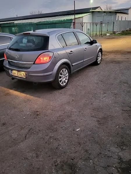 Second-hand Opel Astra 110 CP (80 kW) 2004 Gri Hatchback