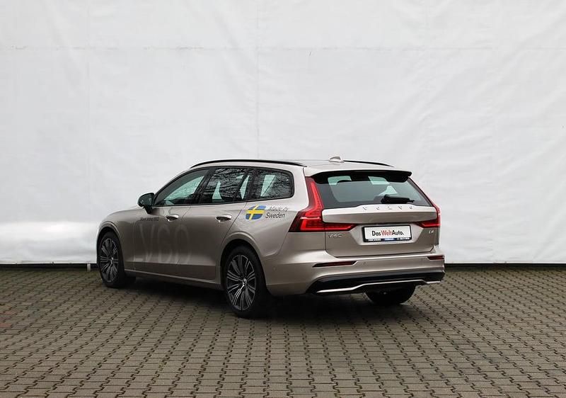 Nouă Volvo V60 Plus 197 CP (144 kW) 2026 Auriu  metalic Break