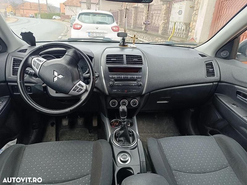 Second-hand Mitsubishi ASX Instyle 150 CP (110 kW) 2011 Culoarealb SUV