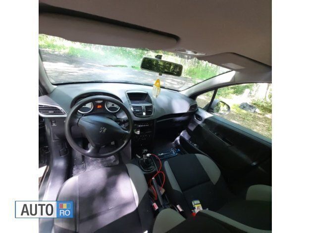 Second-hand Peugeot 207 70 CP (51 kW) 2007 Verde Hatchback