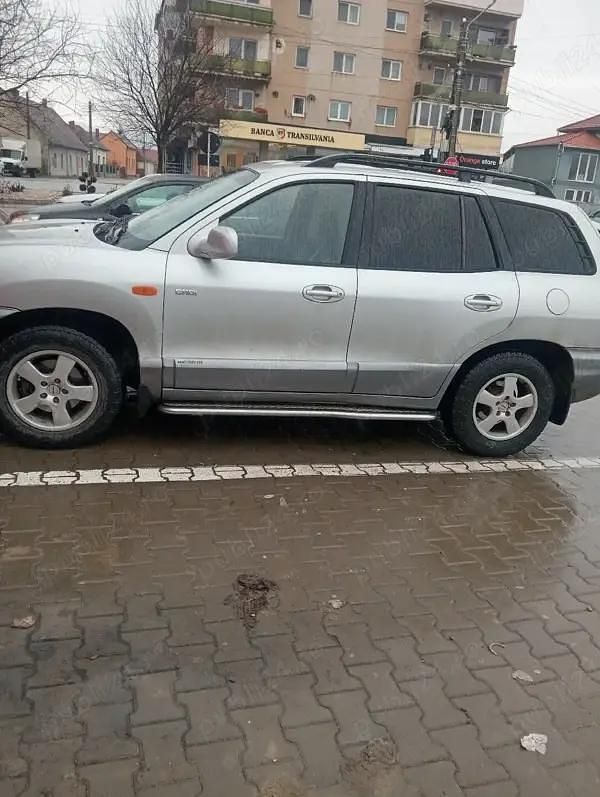Second-hand Hyundai Santa Fe 138 CP (101 kW) 2005 Argintiu SUV