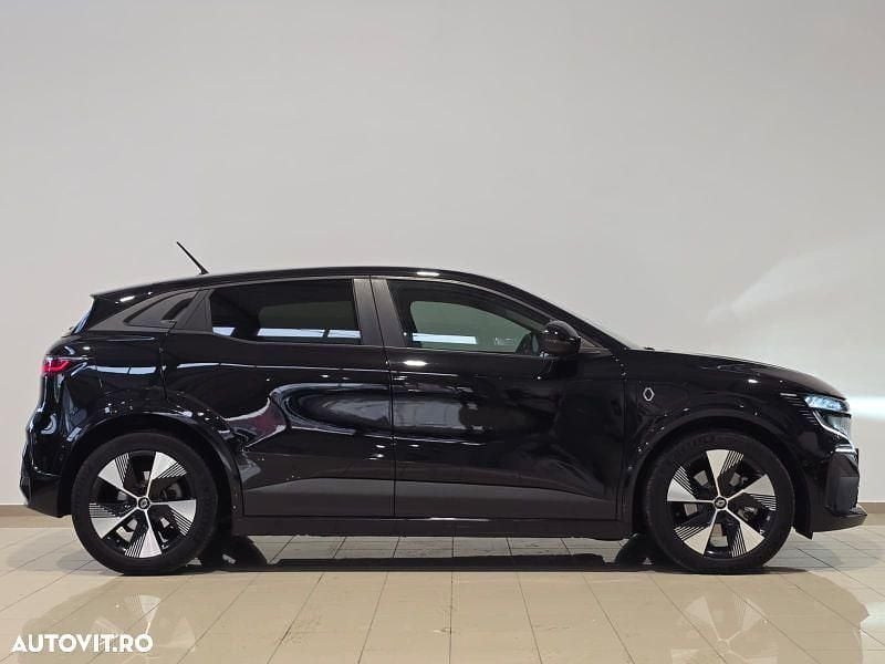 Second-hand Renault Mégane IV Equilibre 95 kW (130 CP) 2022 Culoarenegru Hatchback