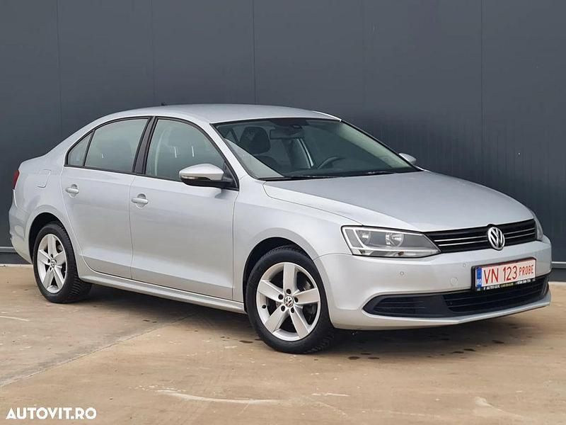 Second-hand VW Jetta Comfortline 105 CP (77 kW) 2012 Culoaregri Berlinǎ