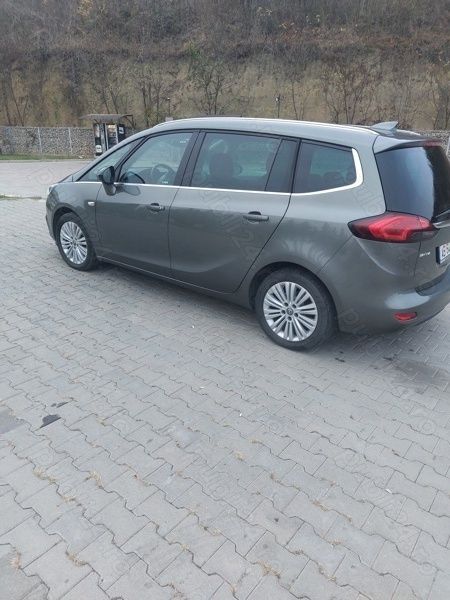 Gri Utilizat 2017 Opel Zafira Tourer Monovolum | 8.000 EUR - Imagine 1/4