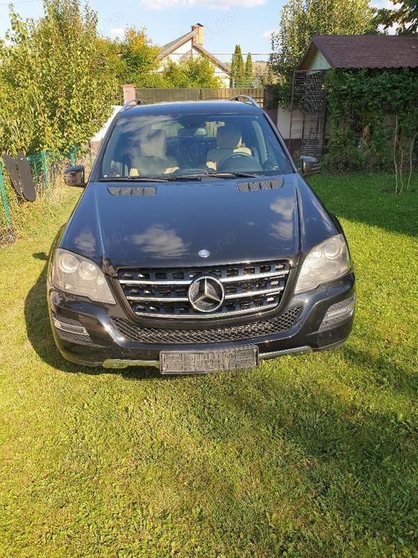 Negru Utilizat 2012 Mercedes ML300 SUV | 8.900 EUR - Imagine 1/4