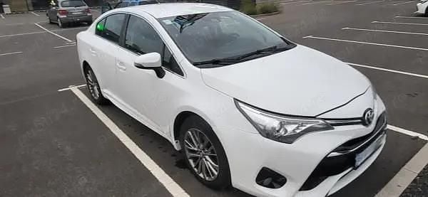 Second-hand Toyota Avensis Executive 143 CP (105 kW) 2017 Alb Berlinǎ
