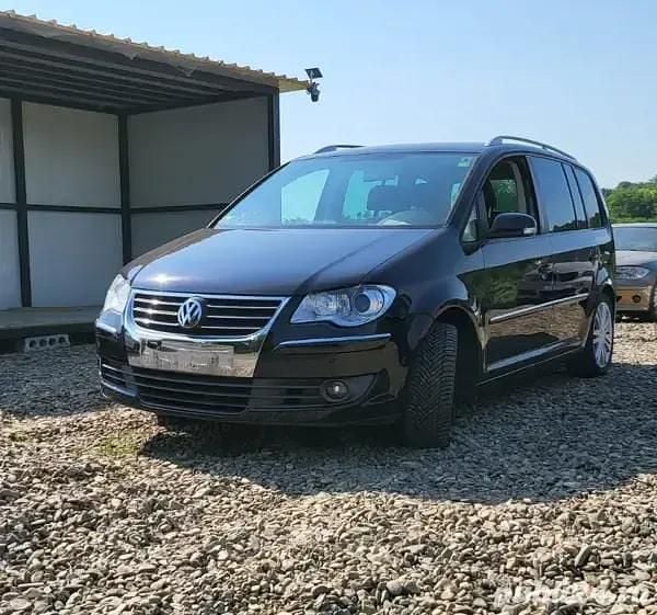 Negru Utilizat 2008 VW Touran Monovolum | 3.250 EUR (Preț bun) - Imagine 1/4