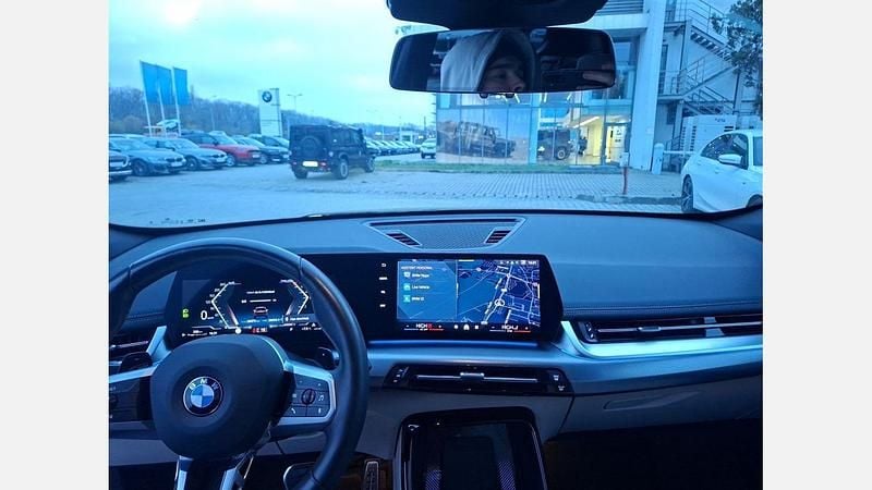 Negru sapphire metalizat Second-hand 2025 BMW X1 Comfort Edition SUV | 42.447 EUR - Imagine 1/4