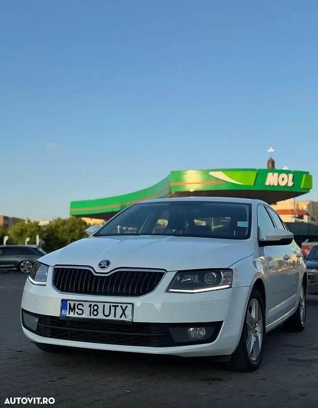 Alb Utilizat 2017 Skoda Octavia Ambition Berlinǎ | 6.999 EUR (Preț bun) - Imagine 1/3