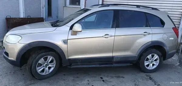 Gri Utilizat 2008 Chevrolet Captiva SUV | 3.700 EUR (Preț bun) - Imagine 1/4