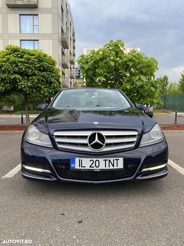 Culoarealbastru Utilizat 2011 Mercedes C250 Berlinǎ | 7.900 EUR (Super Preț) - Imagine 1/4