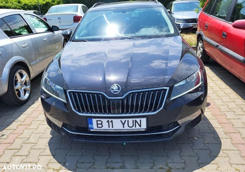 Negru Utilizat 2016 Skoda Superb Ambition Break | 14.750 EUR (Preț OK) - Imagine 1/4