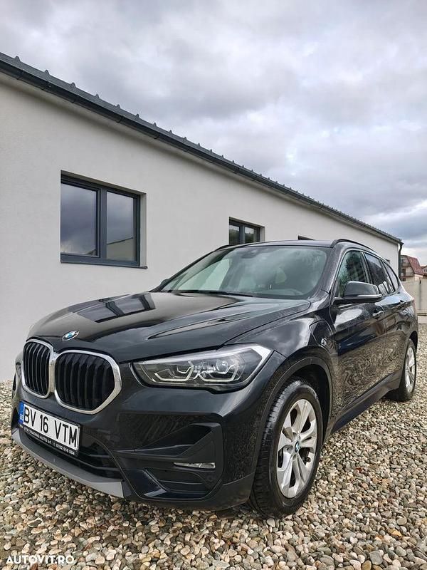 Culoarenegru Utilizat 2020 BMW X1 xLine SUV | 20.990 EUR (Preț bun) - Imagine 1/4