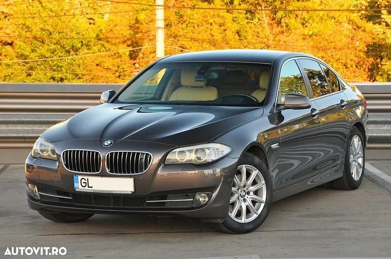 Culoaremaro Utilizat 2012 BMW 520 Comfort Edition Berlinǎ | 9.990 EUR (Preț bun) - Imagine 1/4