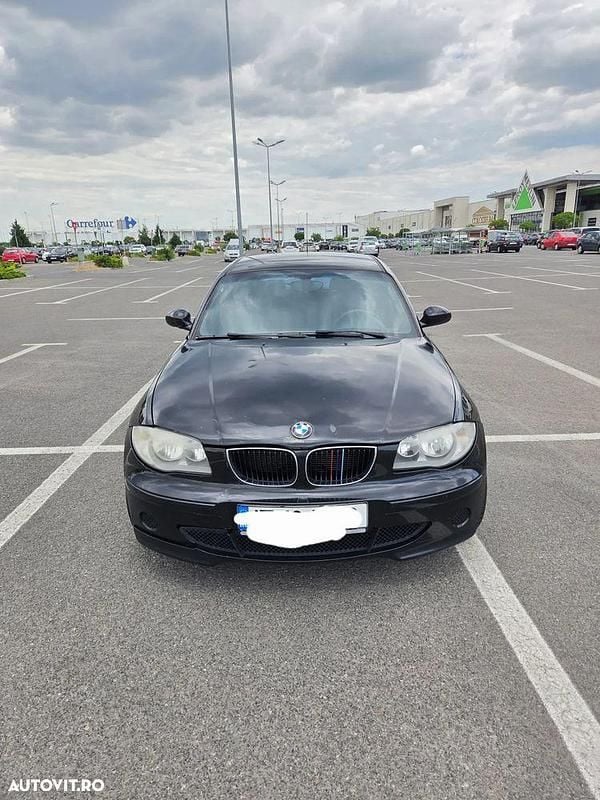 Culoarenegru Utilizat 2005 BMW 118 Hatchback | 2.450 EUR (Preț OK) - Imagine 1/4