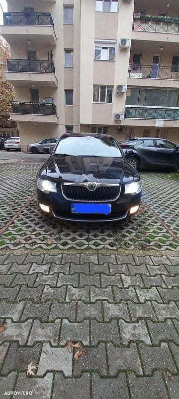 Culoarenegru Utilizat 2008 Skoda Superb Elegance Berlinǎ | 4.000 EUR (Preț bun) - Imagine 1/4
