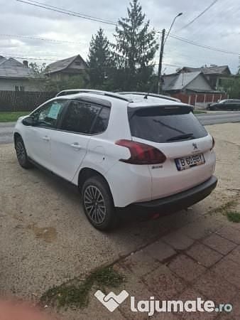 Alb Utilizat 2018 Peugeot 2008 SUV | 9.200 EUR (Preț OK) - Imagine 1/4