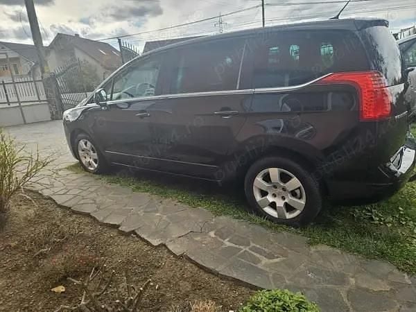 Second-hand Peugeot 5008 112 CP (82 kW) 2012 Negru Monovolum