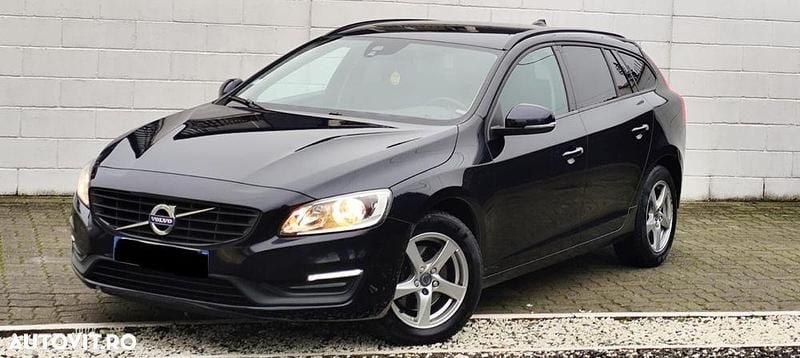 Culoarealbastru Second-hand 2018 Volvo V60 Break | 8.990 EUR (Super Preț) - Imagine 1/4