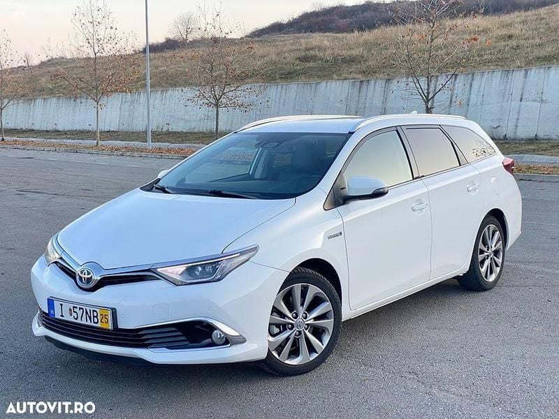 Culoarealb Utilizat 2017 Toyota Auris Hybrid Sol Break | 11.850 EUR (Preț bun) - Imagine 1/4